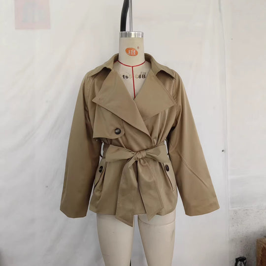 Damen Gekürzte Taillengürtel-Trenchjacke mit breitem Revers und Pattentaschen Nord Taschen