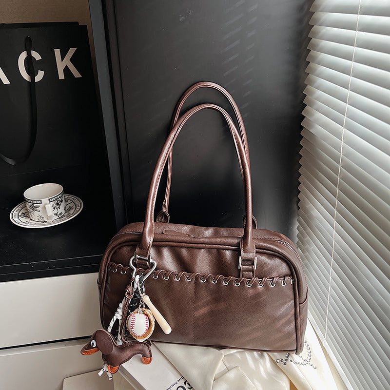 Damen stilvolle Premium Handtasche mit verspieltem Anhänger Nord Taschen