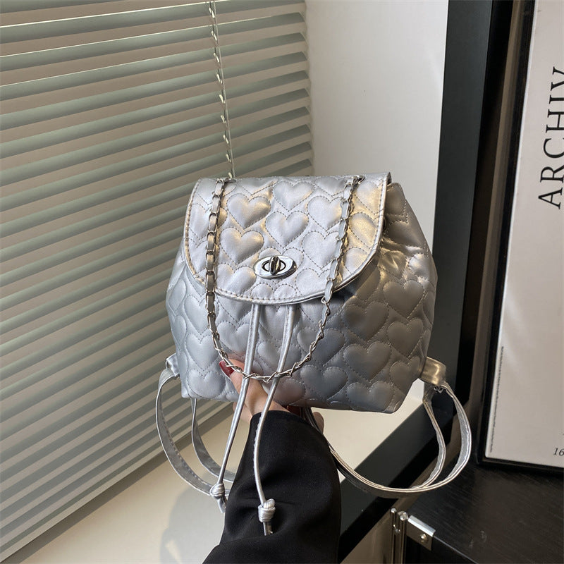 Damen Rucksackhandtasche mit elegantem Herzdesign und Kettenakzenten Nord Taschen