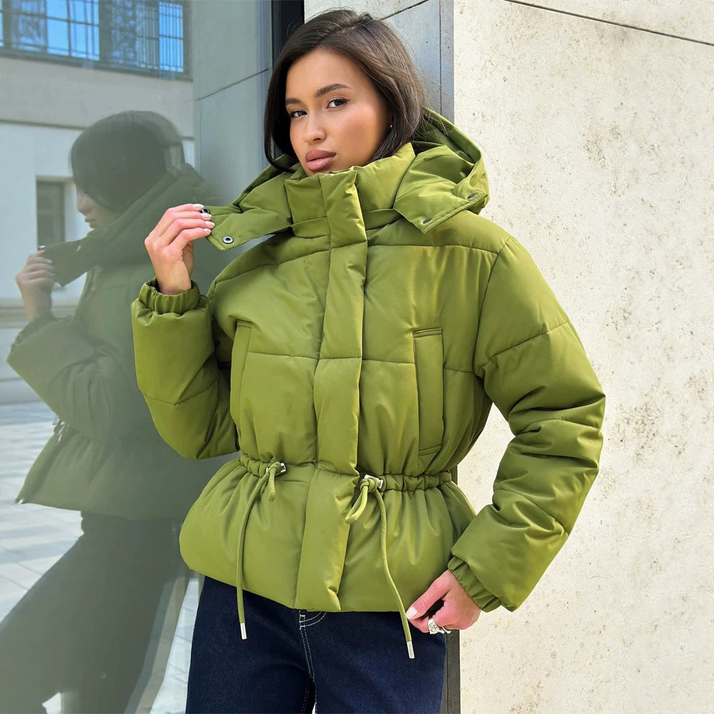 Damen Kurz geschnittene wattierte Kapuzenjacke mit Taillenzug und hohem Stehkragen Nord Taschen
