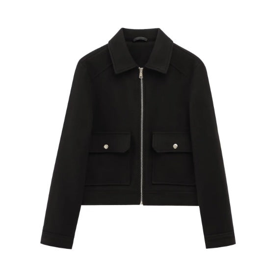 Damen 40+ kurze Woll‑Blousonjacke mit goldfarbenem Reißverschluss und aufgesetzten Pattentaschen Nord Taschen