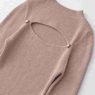 Damen Gerippter Stretch-Feinstrickpullover mit Brust-Cut-Out und Zierknöpfen Nord Taschen
