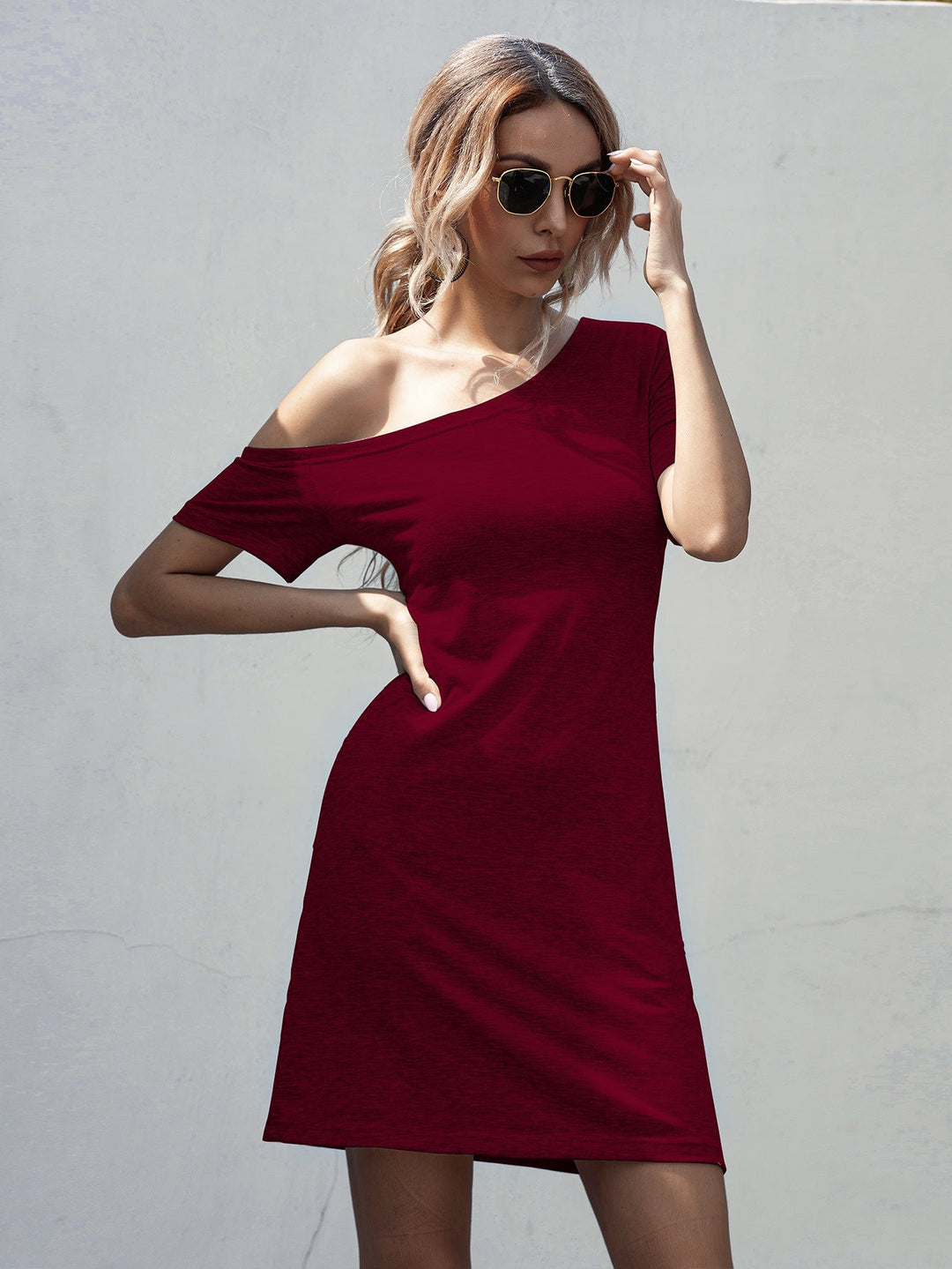 Damen Kleid mit asymmetrischem Ausschnitt und bequemen Schnitt Nord Taschen