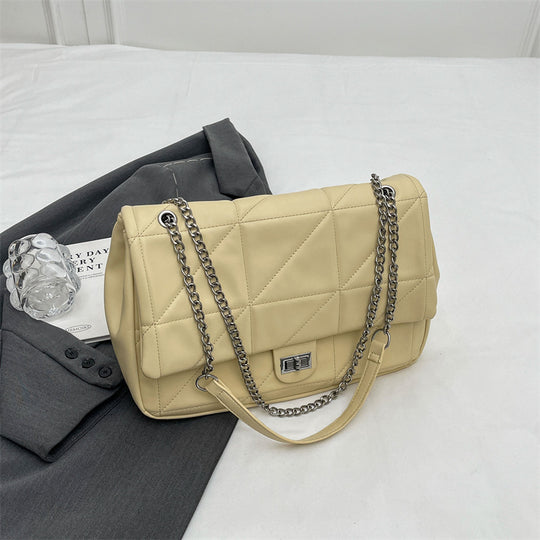 Damen elegante Umhängetasche mit strukturiertem Design und Kettenakzent Nord Taschen