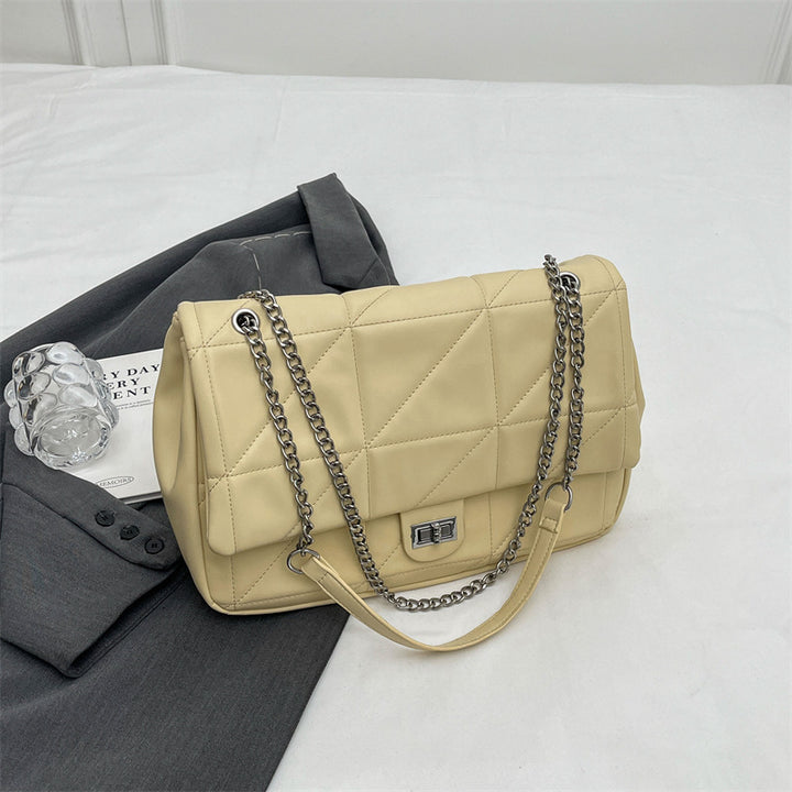 Damen elegante Umhängetasche mit strukturiertem Design und Kettenakzent Nord Taschen