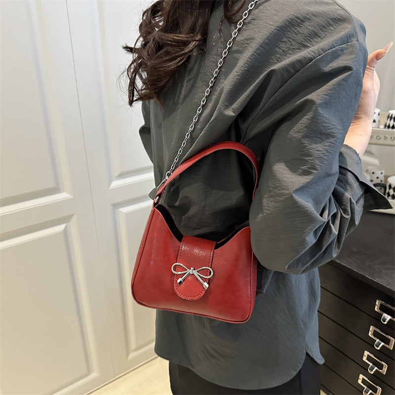 Damen-Handtasche mit verspieltem Schleifendetail und hochwertiger Kettenverzierung Nord Taschen
