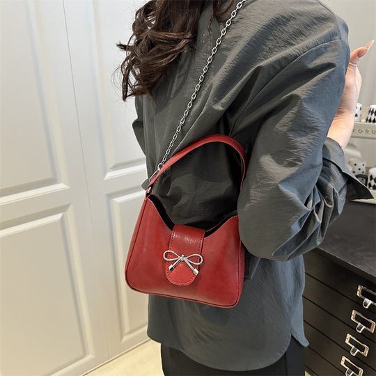 Damen-Handtasche mit verspieltem Schleifendetail und hochwertiger Kettenverzierung Nord Taschen
