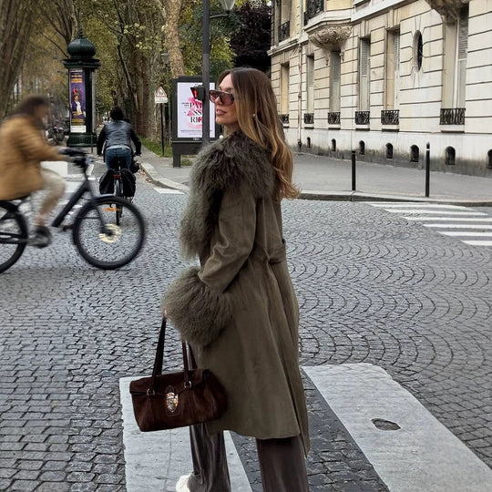 Damen Midilanger Bindemantel aus Veloursleder‑Optik mit Oversize-Fellkragen und voluminösen Fellmanschetten Nord Taschen