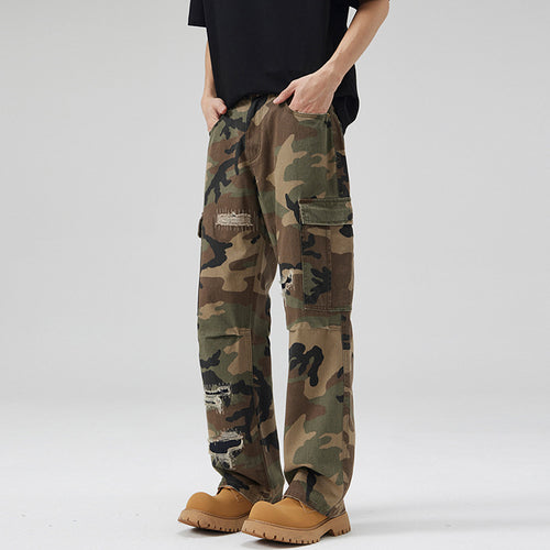 Herren weite Cargo-Hose im Camouflage-Look mit bewusst aufgerissenen Details und großen Pattentaschen Nord Taschen
