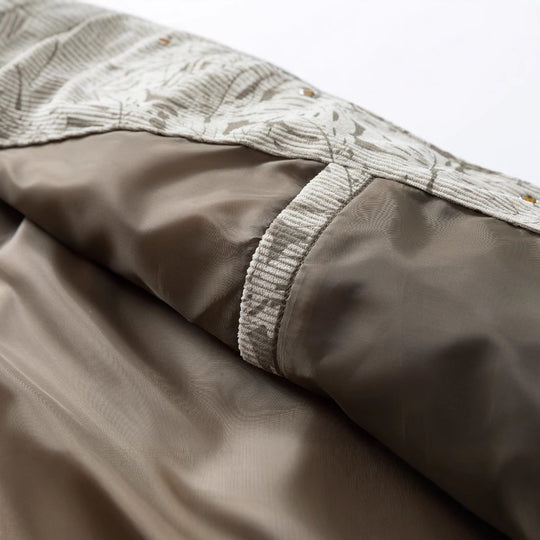 Herren Kordjacke im Truckerstil mit tonalem Blattmuster, Druckknopf‑Front und Pattentaschen Nord Taschen
