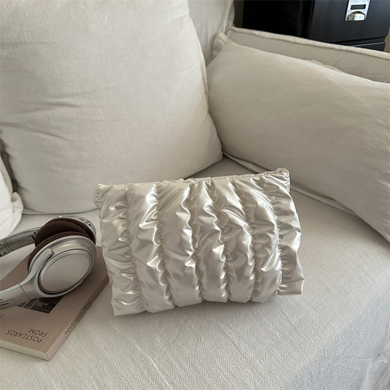 Damen praktische Clutch mit gepolstertem Design Nord Taschen