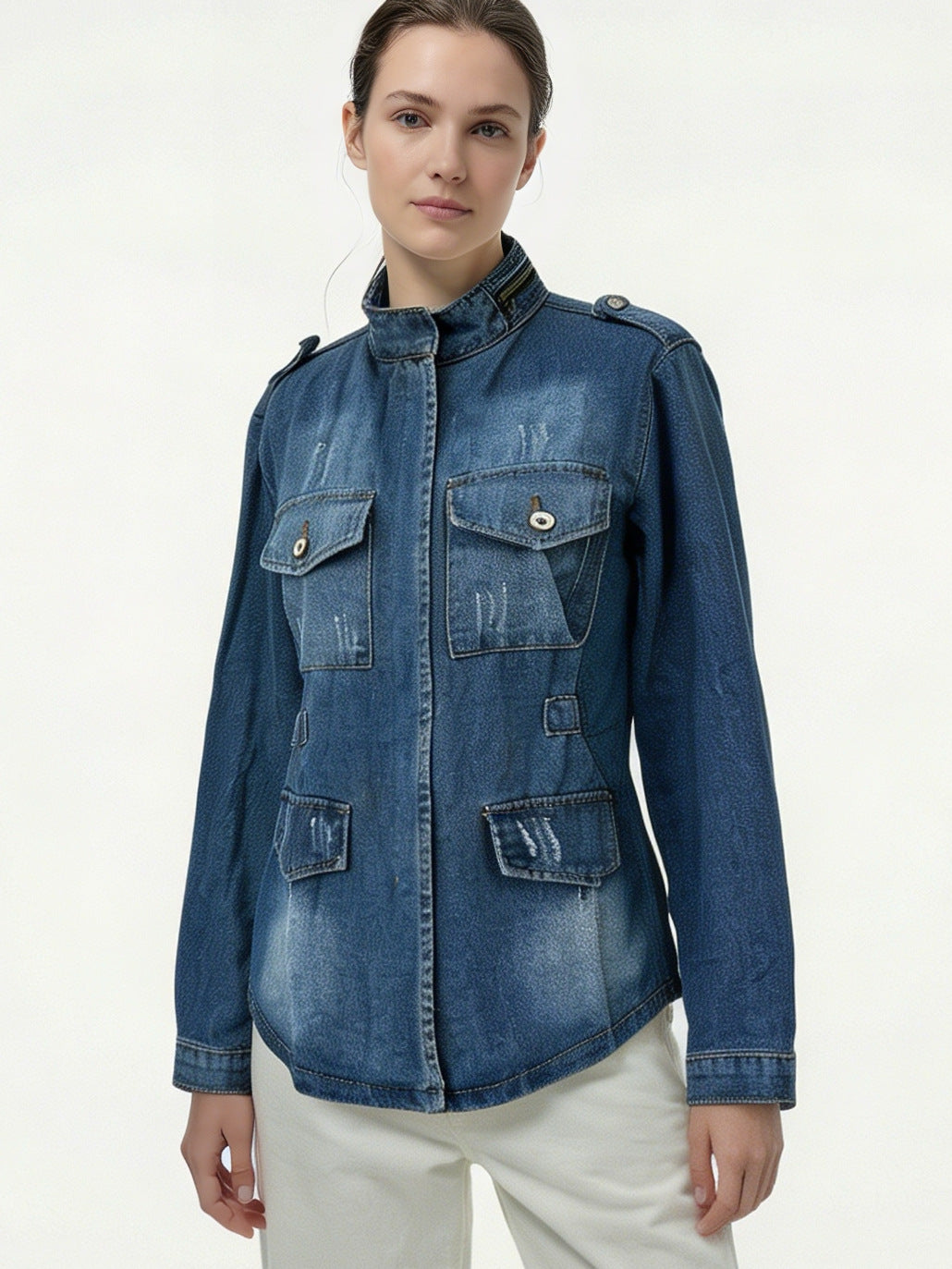 Damen taillierte Military-Denimjacke mit Stehkragen, aufgesetzten Pattentaschen und dezenten Used-Details Nord Taschen