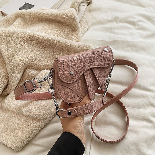 Damen Umhängetasche mit einzigartigem Kettendetail und innovativen Fächern Nord Taschen