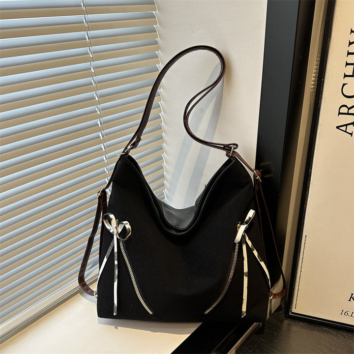 Damen Beuteltasche mit dekorativen Reißverschlussdetails Nord Taschen