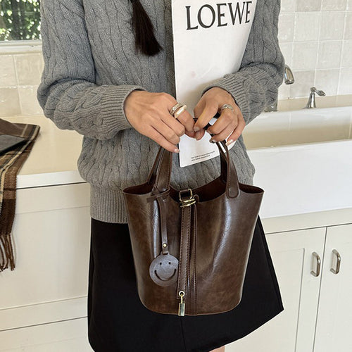 Damen Hobo-Tasche mit innovativem Verschluss und lässigem Design Nord Taschen