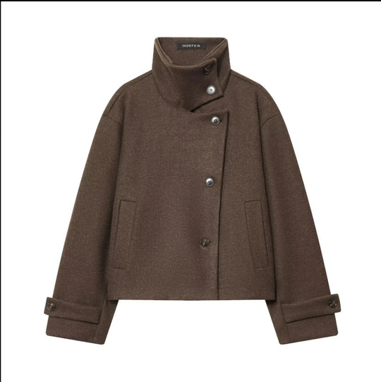 Damen Cropped Wollmix-Kurzjacke mit hohem Stehkragen, asymmetrischer Knopfleiste und Krempelmanschetten Nord Taschen