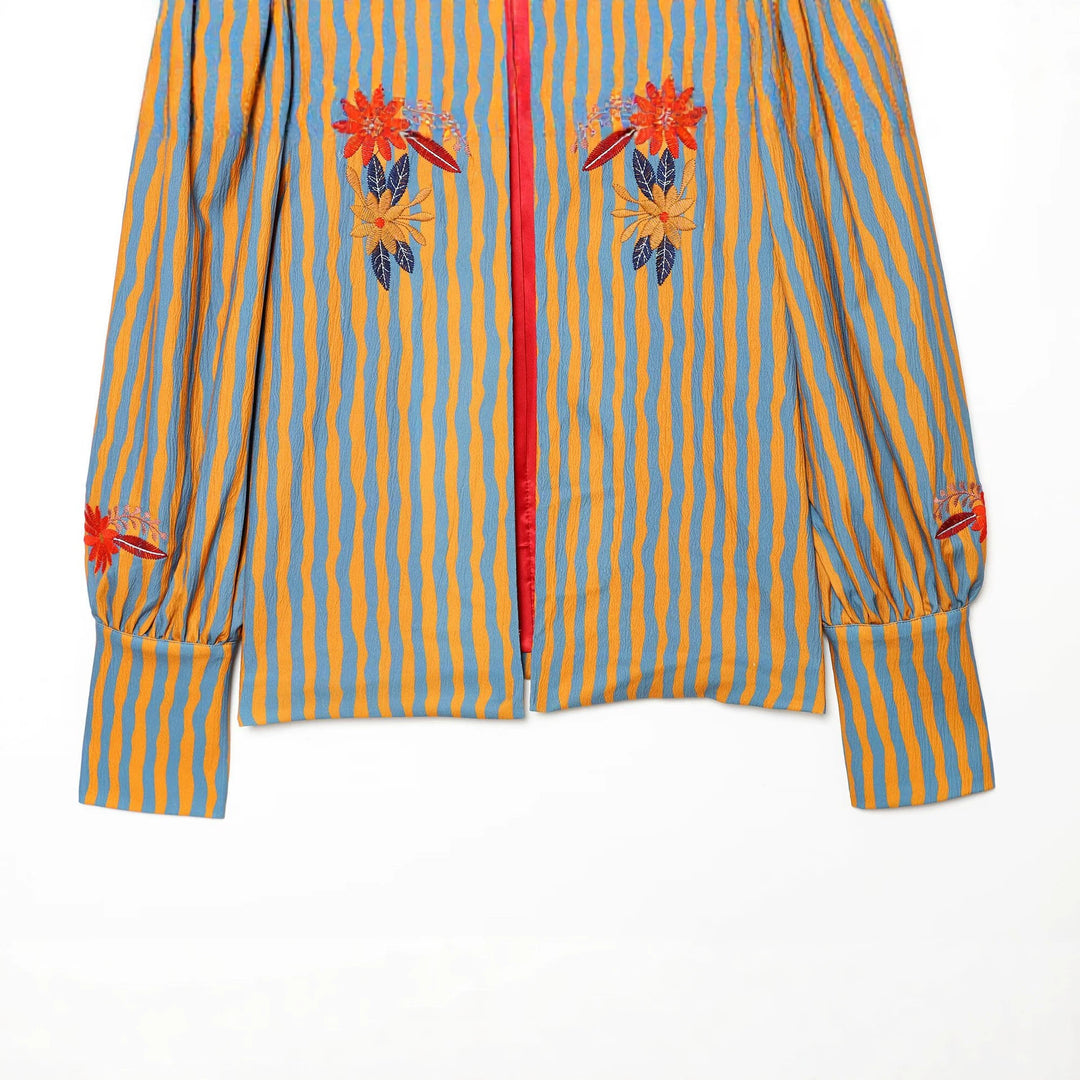 Damen Gestreifte Blusenjacke mit Blumenstickerei und Ballonärmeln Nord Taschen