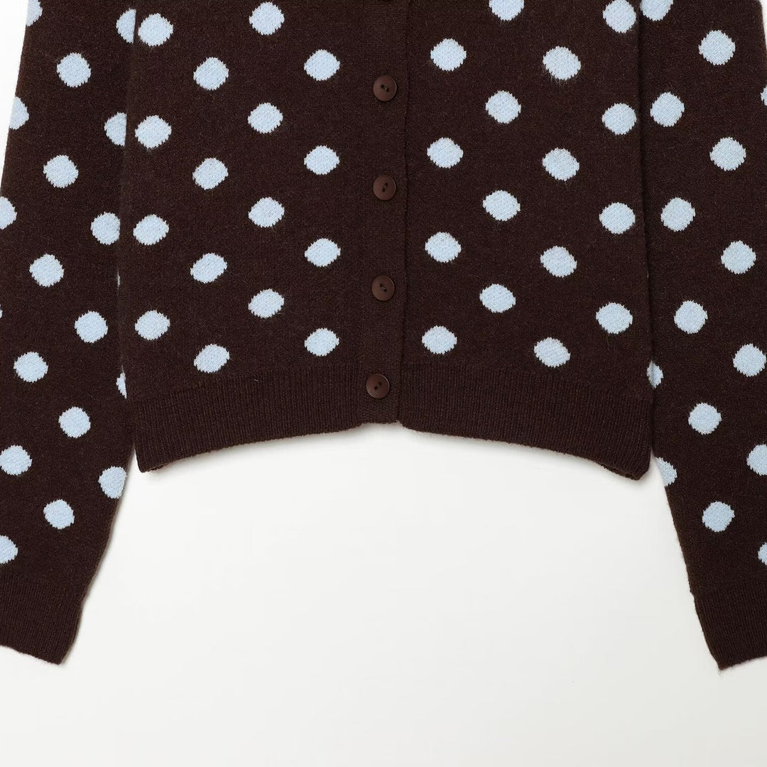 Damen Kurzgeschnittener Gepunkteter Feinstrick-Cardigan mit Rippbündchen und Knopfleiste Nord Taschen