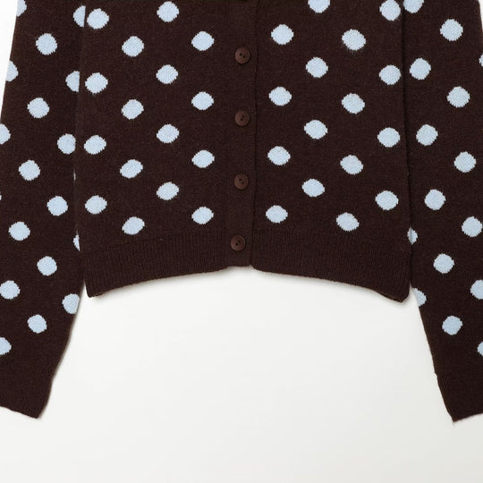Damen Kurzgeschnittener Gepunkteter Feinstrick-Cardigan mit Rippbündchen und Knopfleiste Nord Taschen