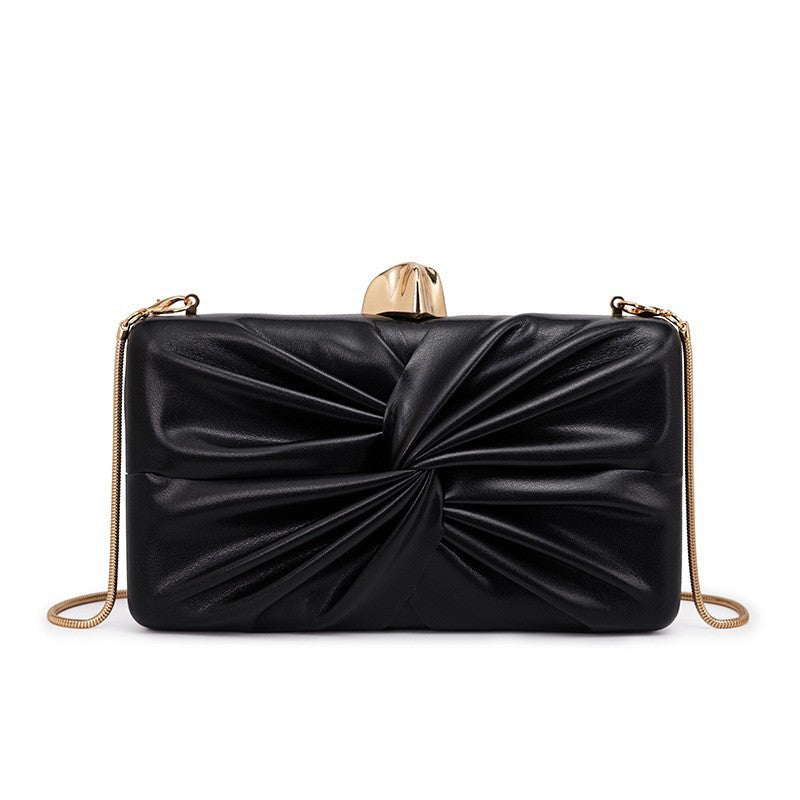 Damen Designer Clutch mit auffälligem Drapé von Nord Taschen