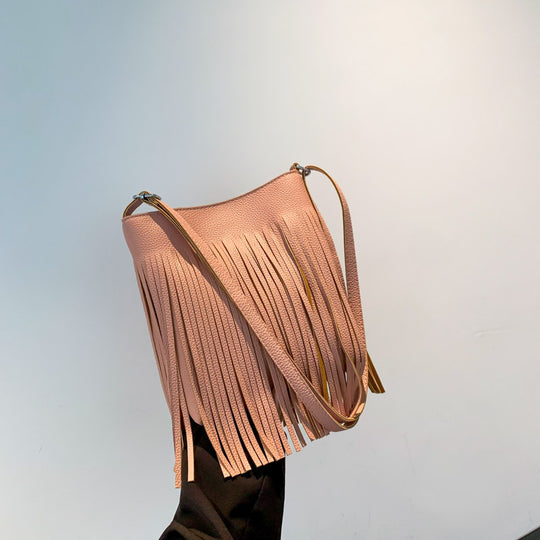 Damen Umhängetasche mit fransigen Details und hochwertigen Akzenten Nord Taschen