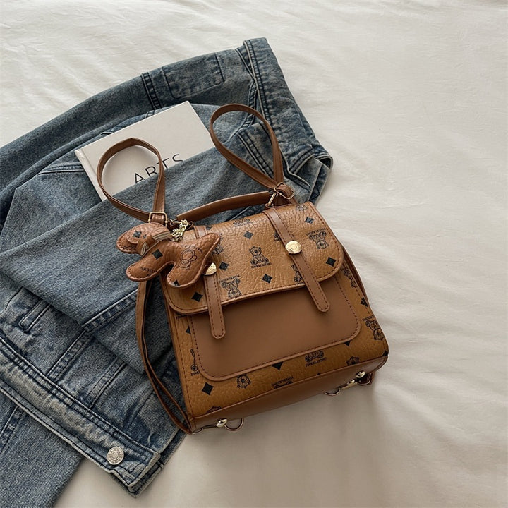 Damen Rucksackhandtasche mit verspieltem Anhänger Nord Taschen