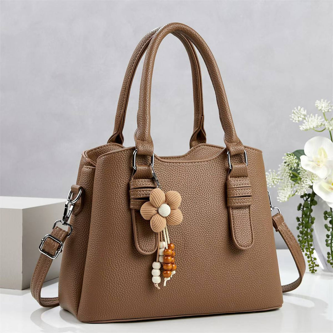 Damen elegante Handtasche mit verspieltem Anhänger Nord Taschen