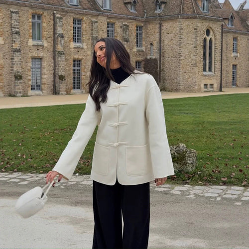 Damen Kurzmantel mit chinesischen Knebelverschlüssen, Oversize-Ärmeln und aufgesetzten Taschen Nord Taschen