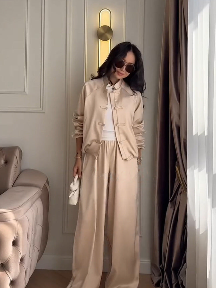 Damen Satin-Zweiteiler mit traditionellen Knebelverschlüssen und weitem Hosenrock Nord Taschen