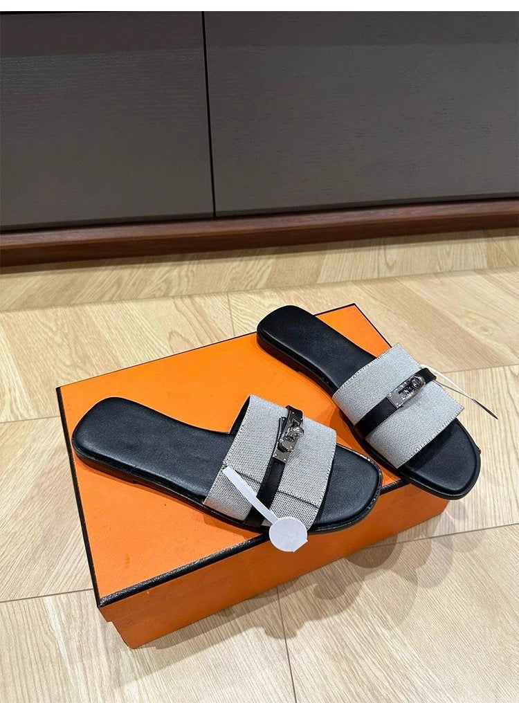 Damen Stylische Flache Sandalen mit modischem Schnallenakzent