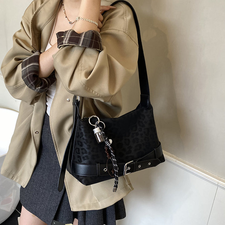 Damen modische Schultertasche mit angesagtem Gürtel-Detail Nord Taschen