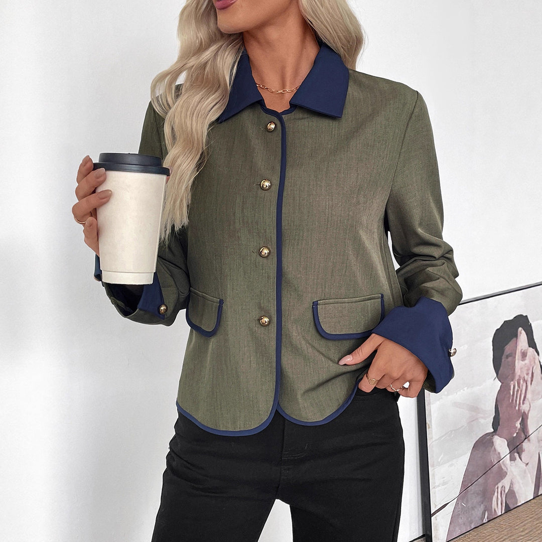 Damen Kurzblazer mit Kontrastpaspel, Umlegekragen und Zierknöpfen Nord Taschen