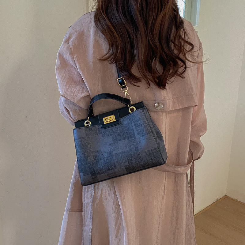 Damen elegante Umhängetasche mit luxuriösem Lederlook und geschmackvollem Verschluss Nord Taschen