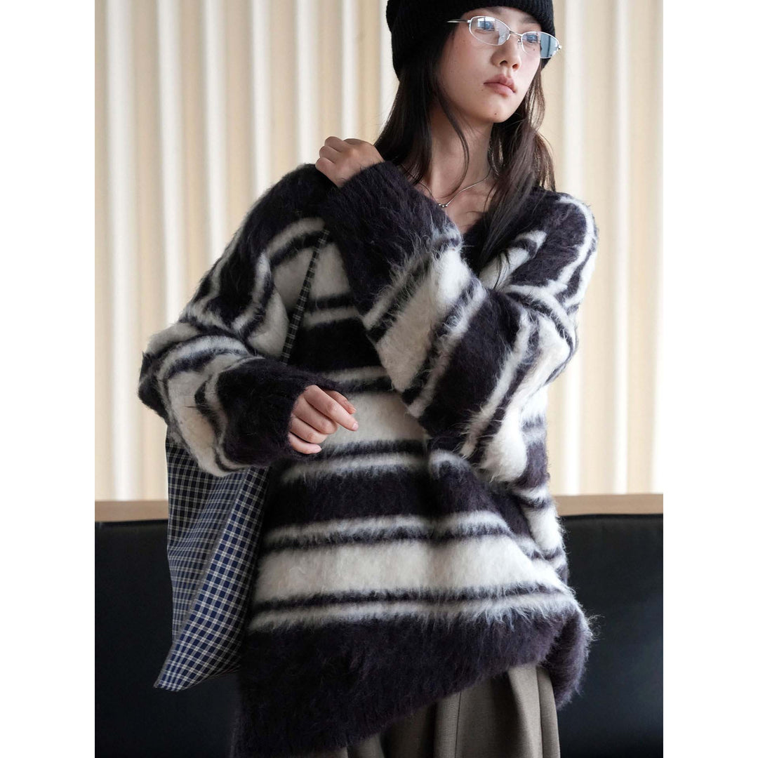 Damen Oversized V-Ausschnitt Mohair-Optik Streifenpullover Nord Taschen