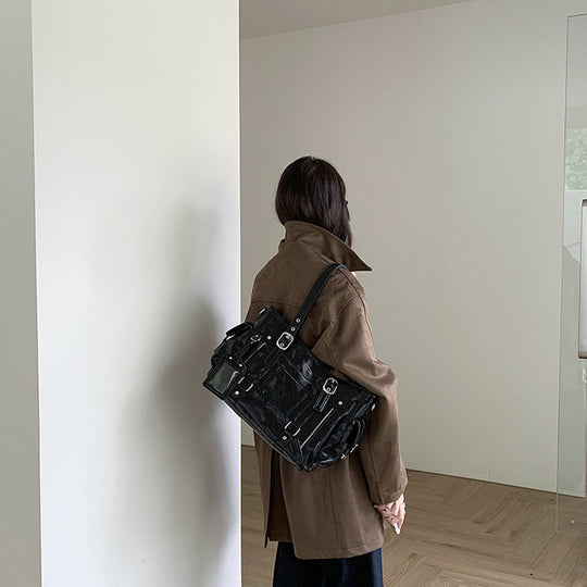 Damen Schultertasche mit multifunktionalen Fächern und stylishen Reißverschlussdetails Nord Taschen
