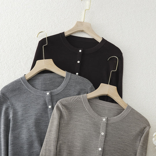 Damen Leichter Feinstrick-Cardigan mit Rundhals, Slim-Passform und dezenter Knopfleiste Nord Taschen