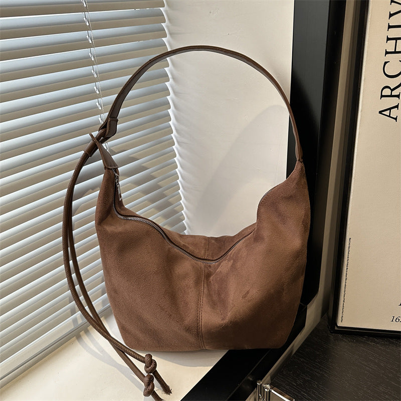Damen Umhängetasche aus hochwertigem Wildleder mit elegantem Reißverschluss Nord Taschen