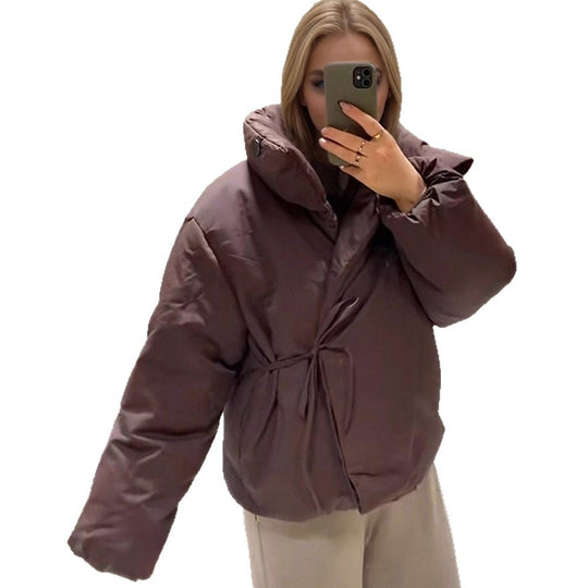 Damen Kurze wattierte Oversize-Pufferjacke mit Kapuze und Bindegürtel Nord Taschen