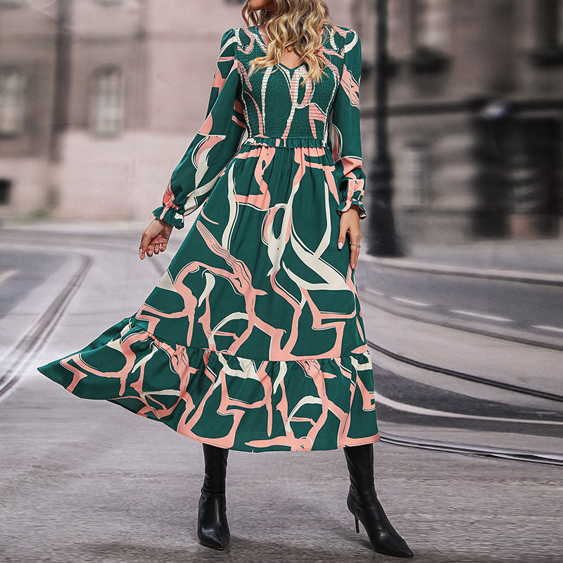 Damen Midikleid mit gerafftem Smok-Oberteil, V-Ausschnitt und ausgestelltem Volantrock Nord Taschen