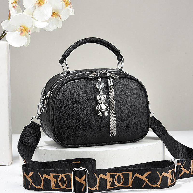 Damen Handtasche mit süßem Bärchen-Anhänger und verstellbarem Schultergurt Nord Taschen