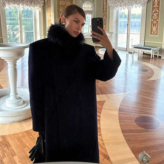 Damen langer Wollmix-Mantel mit großzügigem Kunstpelz‑Schalkragen und Oversize‑Schnitt Nord Taschen