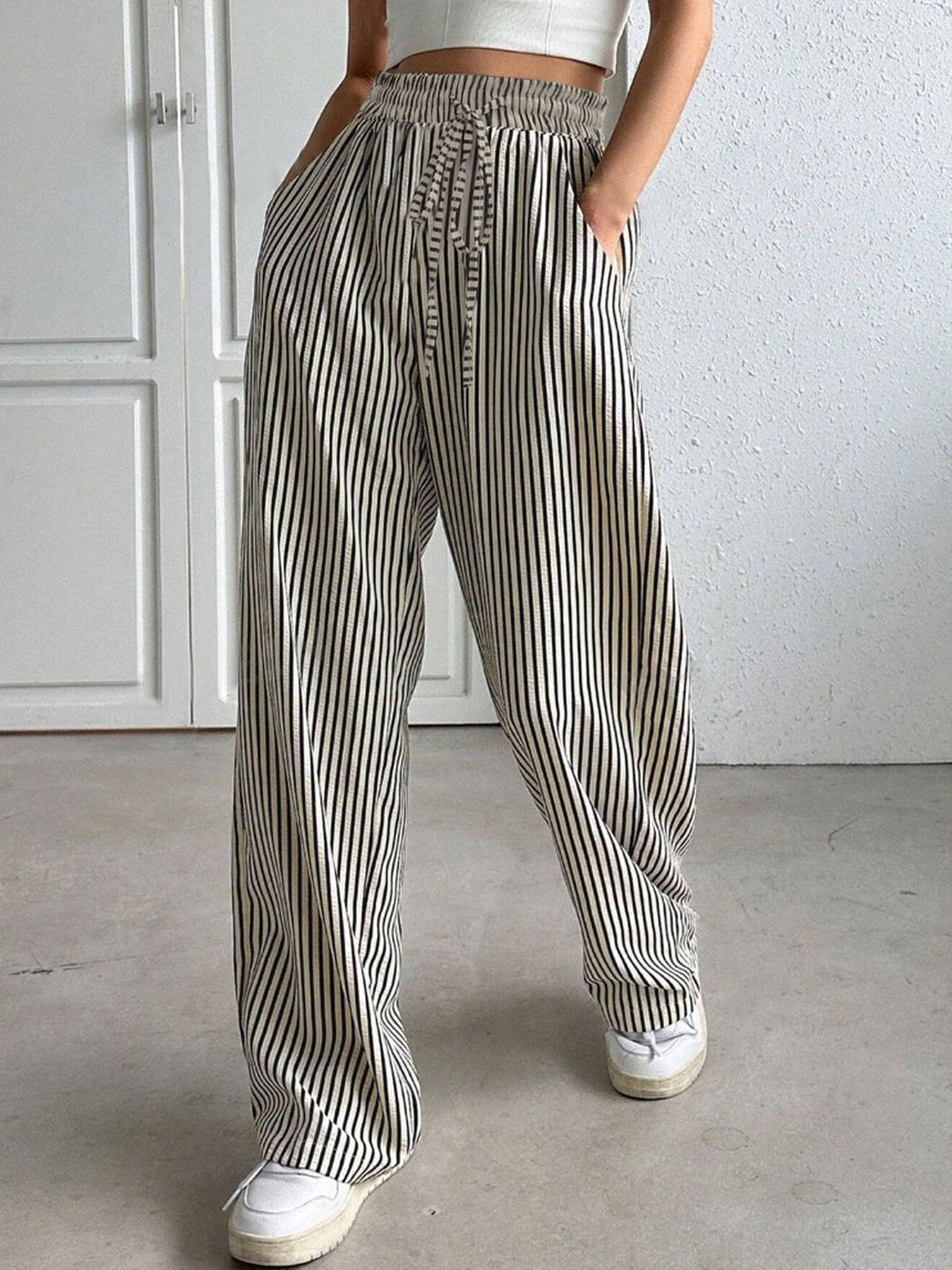 Damen Marlene-Streifenhose aus Leinenmix mit weitem Bein, Elastikbund und Kordelzug Nord Taschen