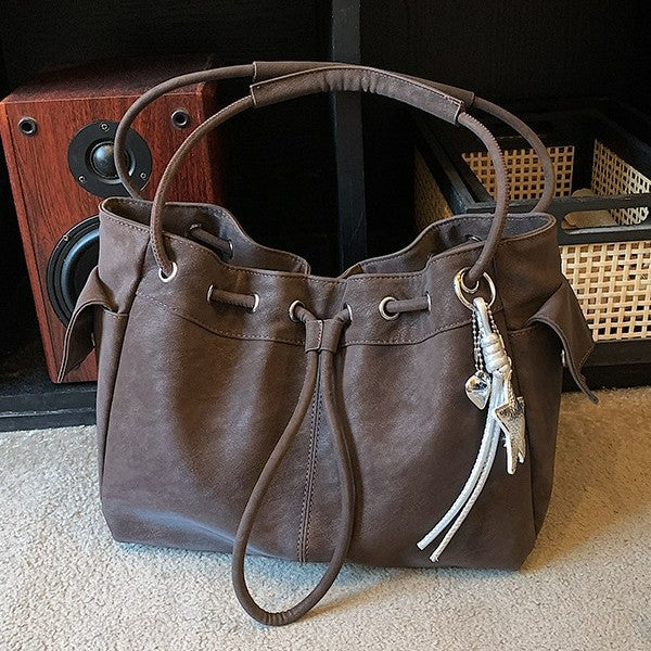 Damen Hobo Tasche aus weichem Kunstleder mit elegantem Zugverschluss Nord Taschen