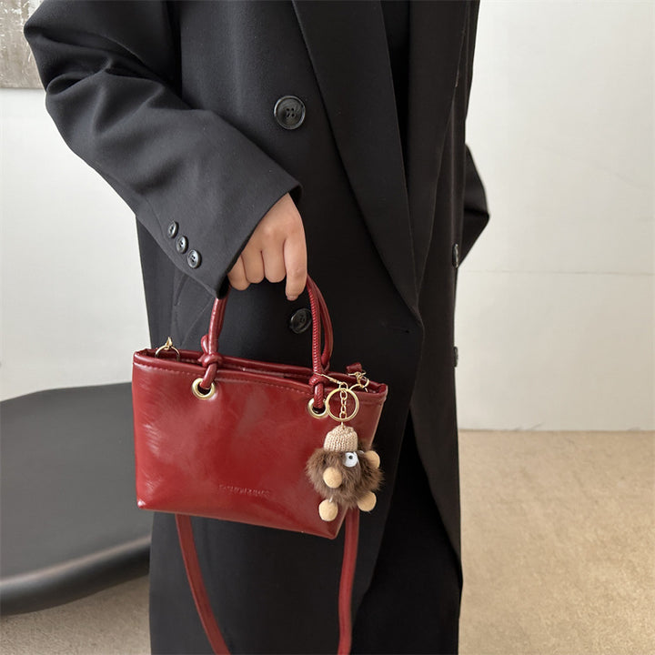 Damen modische Handtasche mit charmantem Anhänger und hochwertiger Verarbeitung Nord Taschen
