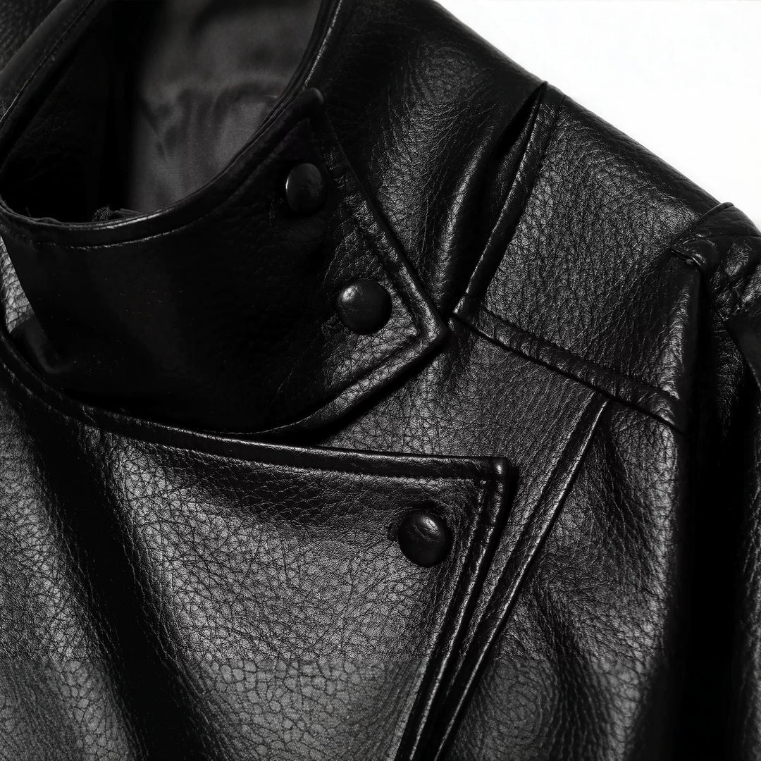 Damen Kurzjacke im asymmetrischen Biker‑Trenchstil aus veganer Lederoptik mit hohem Stehkragen Nord Taschen