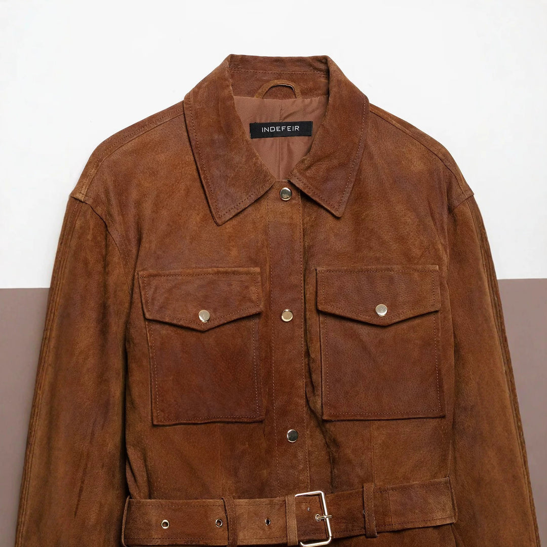 Damen Kurzjacke im Safari‑Stil aus Veloursleder mit Taillengürtel und aufgesetzten Brusttaschen Nord Taschen