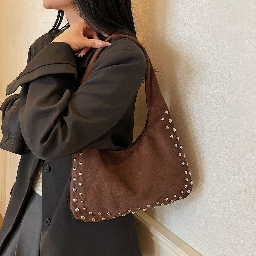 Damen Hobo-Tasche aus weichem Veloursleder mit eleganten Metallnieten Nord Taschen