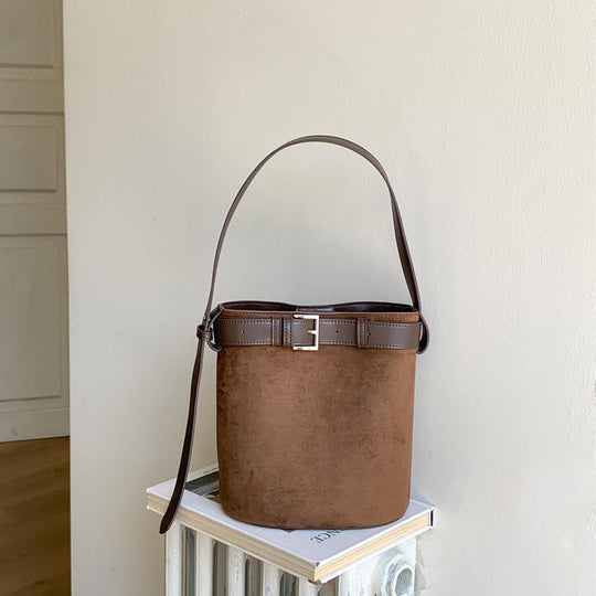 Damen praktische Schultertasche mit modischem Gürtelakzent Nord Taschen