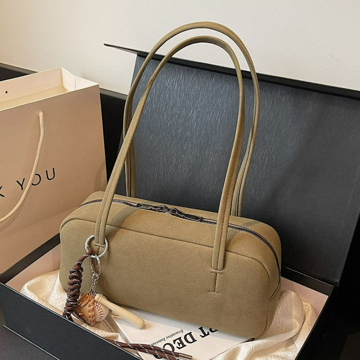 Damen modische Schultertasche mit verspieltem Anhänger Nord Taschen