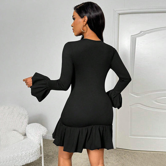 Damen figurbetontes Rippstrick-Minikleid mit Trompetenärmeln und Volant-Saum Nord Taschen
